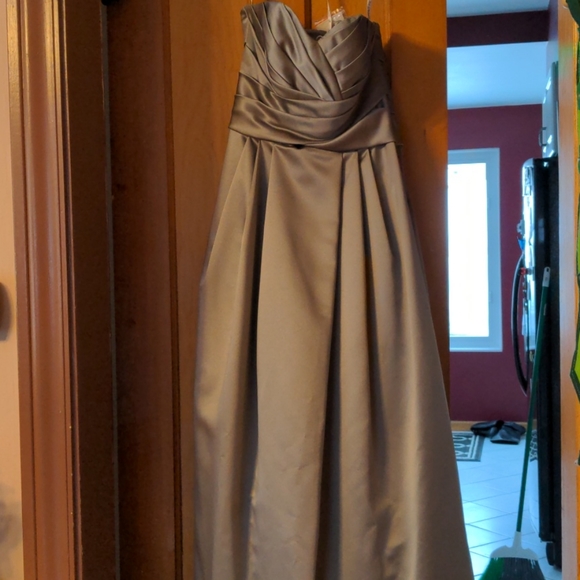 David's Bridal Silver Dress (never worn) Size 4 - Picture 2 of 4
